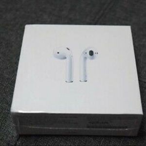 Apple Airpods ( 2nd Gen ) * BRAND NEW *